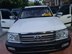 Toyota Land Cruiser 2003 White