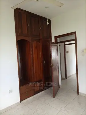 4bedrooms,Livingroom,Dinning,Kitchen,Master Public Toilet's