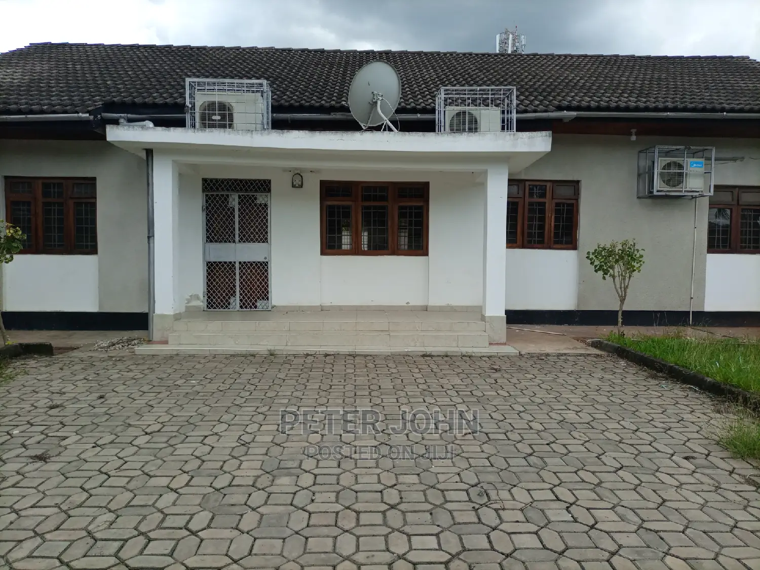4bedrooms,Livingroom,Dinning,Kitchen,Master Public Toilet's