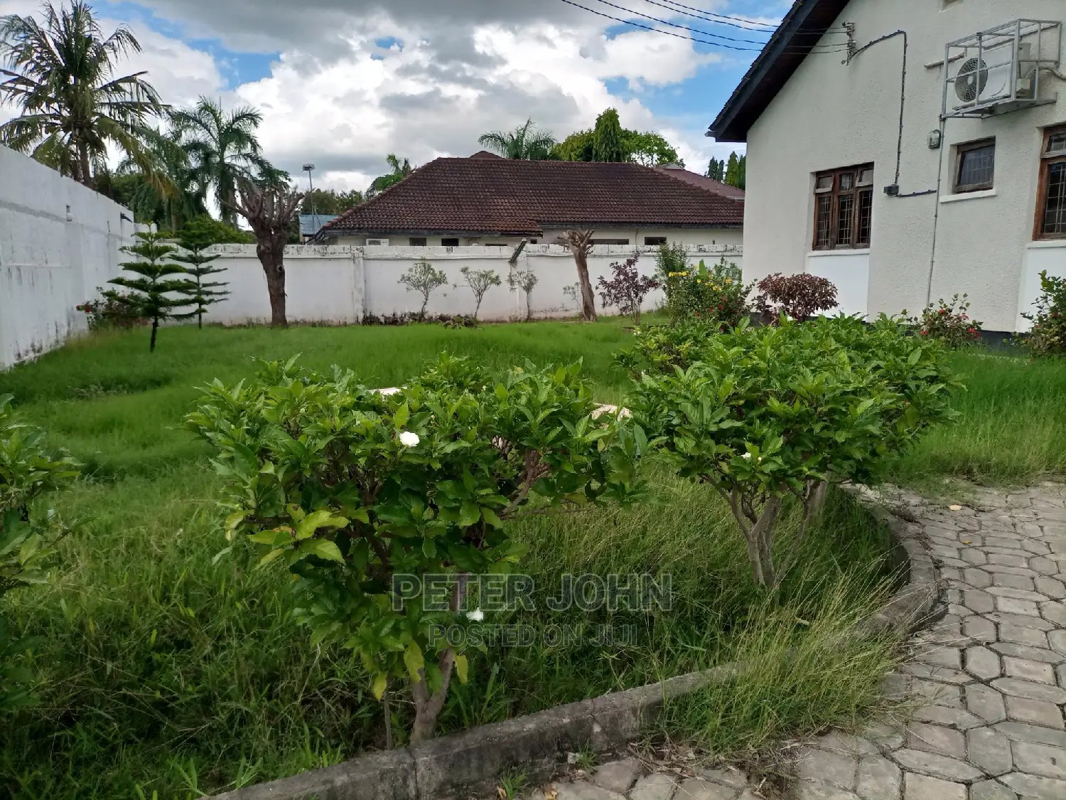 4bedrooms,Livingroom,Dinning,Kitchen,Master Public Toilet's