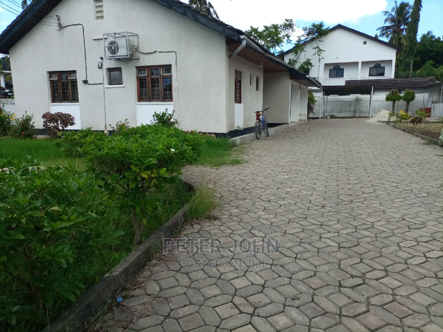 4bedrooms,Livingroom,Dinning,Kitchen,Master Public Toilet's