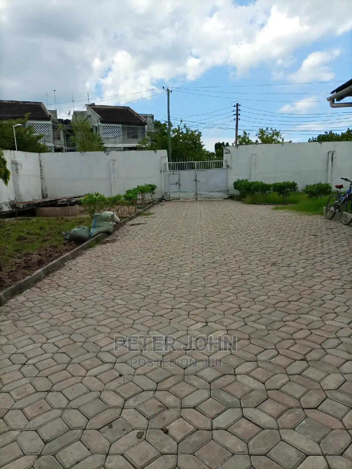 4bedrooms,Livingroom,Dinning,Kitchen,Master Public Toilet's