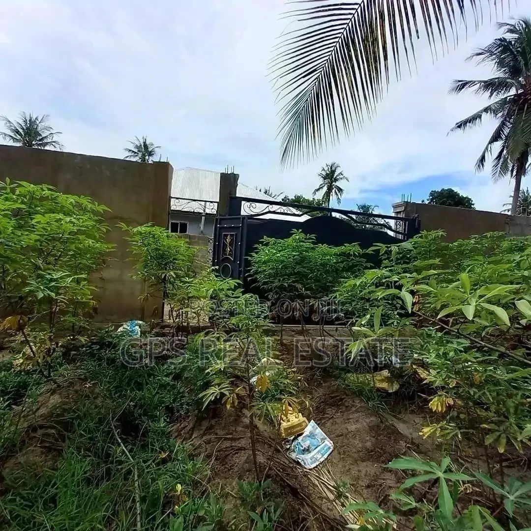 75mil ( Plot for Sale Ungindoni Dsm )