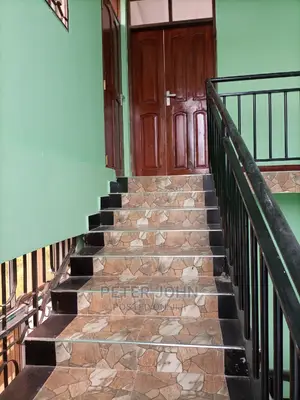 2bedrooms,Livingroom,Kitchen,Master Publi Toilet's