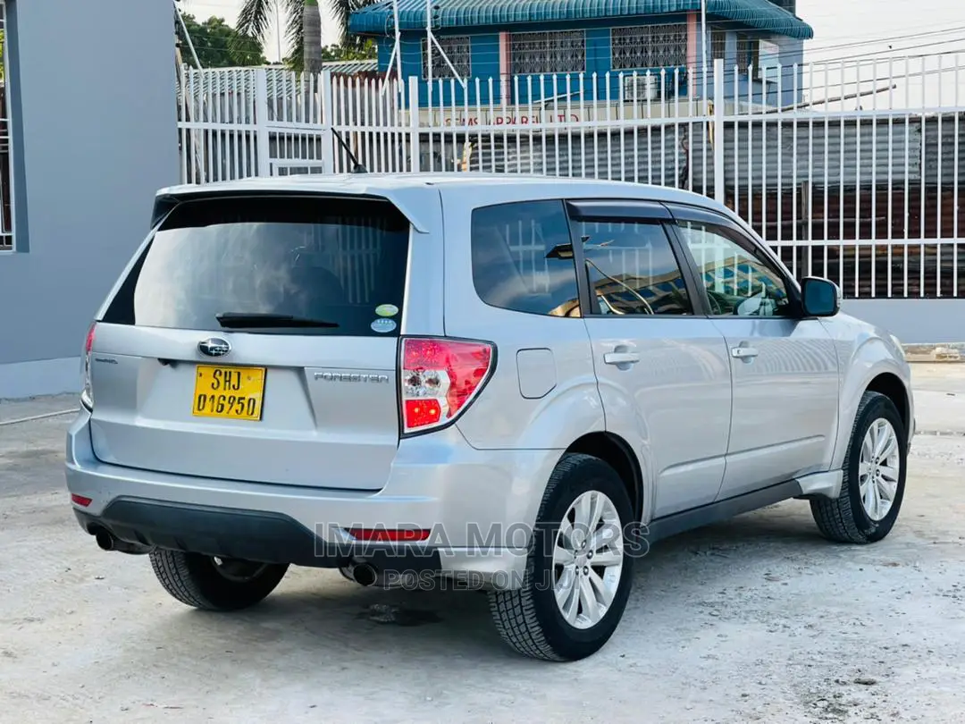 Subaru Forester 2011 Silver