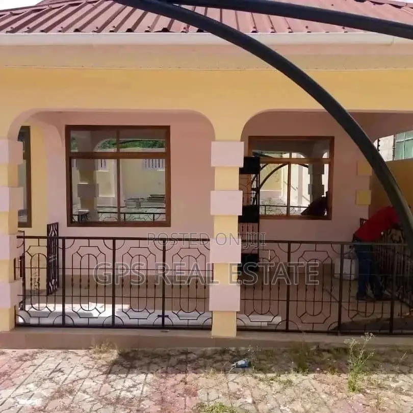 4bdrm House in Evans Mansah, Kinondoni for Sale
