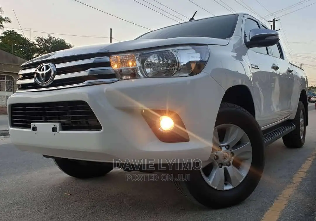 New Toyota Hilux 2016 White