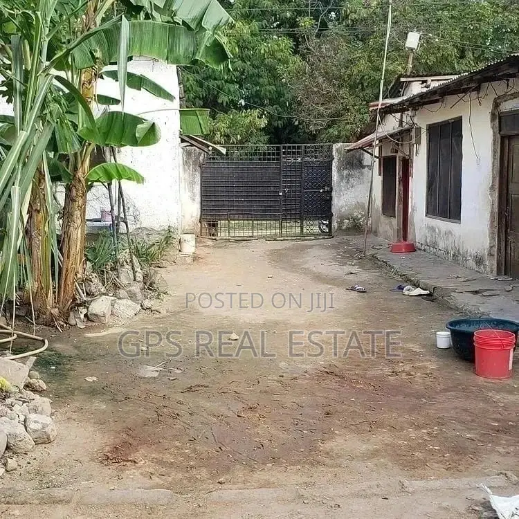 300mil ( Plot for Sale at Mbez Beach Goigi