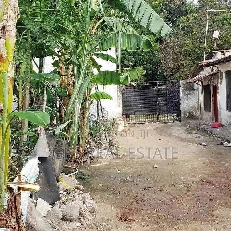 300mil ( Plot for Sale at Mbez Beach Goigi