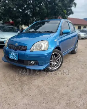 Toyota Vitz 2004 Blue