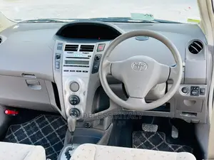 Toyota Vitz 2008 Silver