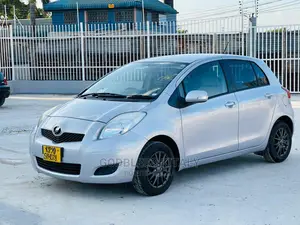 Toyota Vitz 2008 Silver