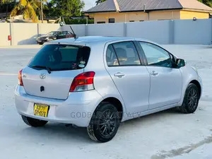 Toyota Vitz 2008 Silver