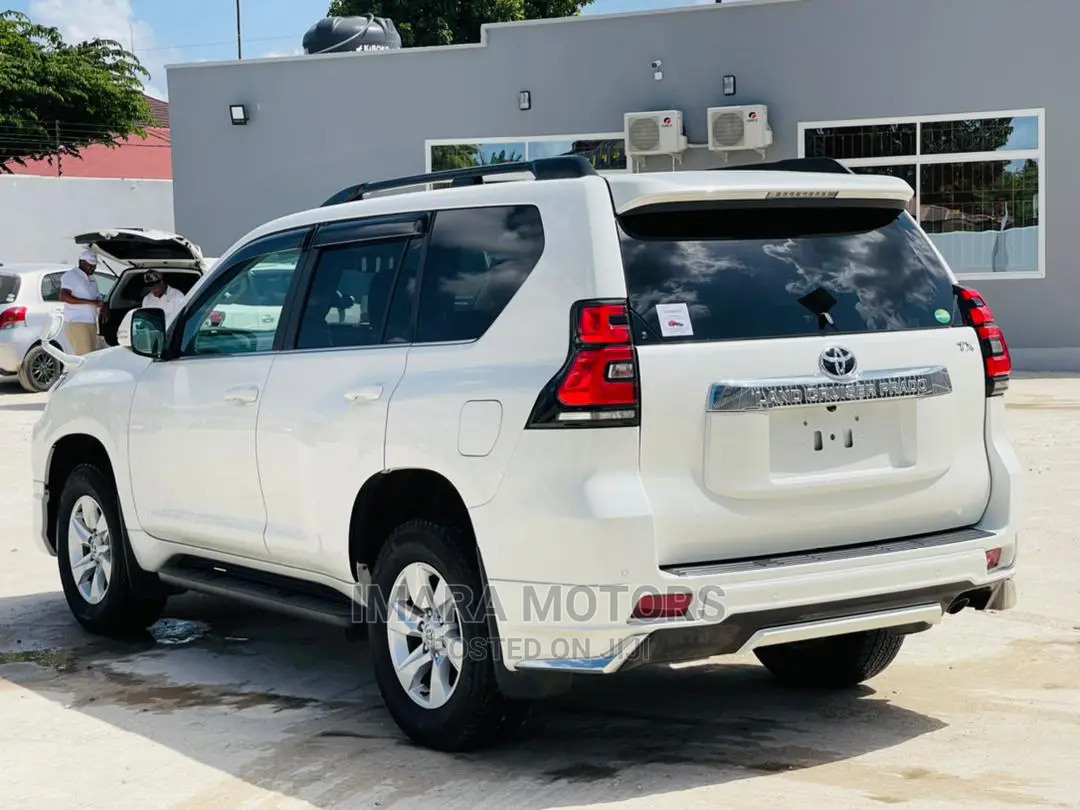Toyota Land Cruiser Prado 2019 White