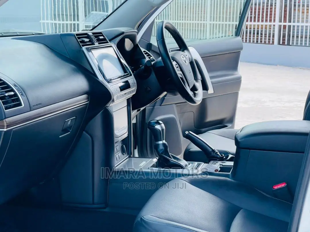 Toyota Land Cruiser Prado 2019 White