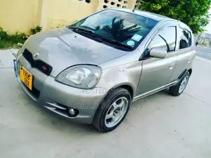 Toyota Vitz 2003 Gray