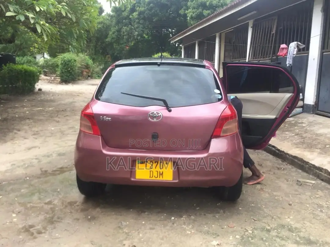Toyota Vitz 2005 Brown