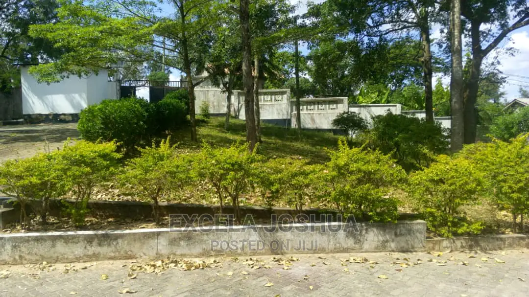 5bdrm House in , Mbezi for Sale