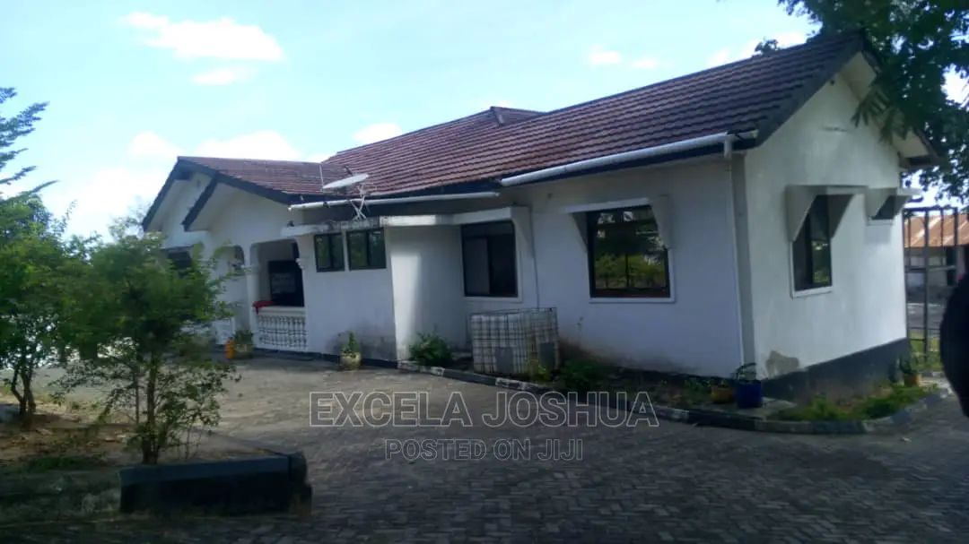 5bdrm House in , Mbezi for Sale