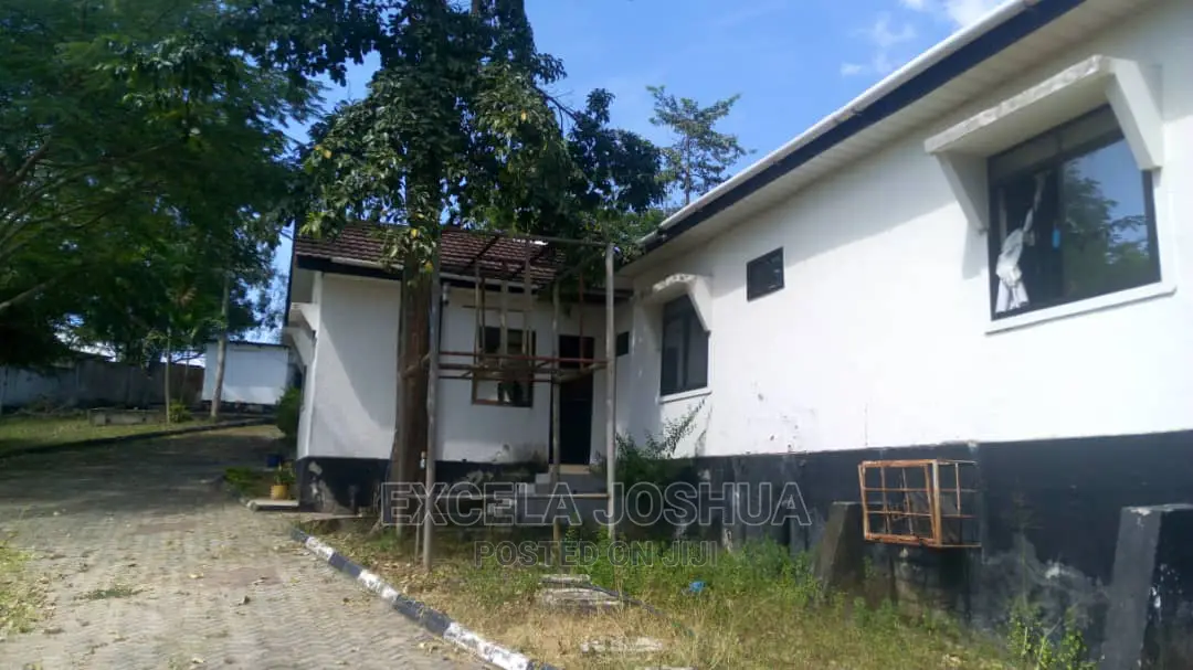 5bdrm House in , Mbezi for Sale