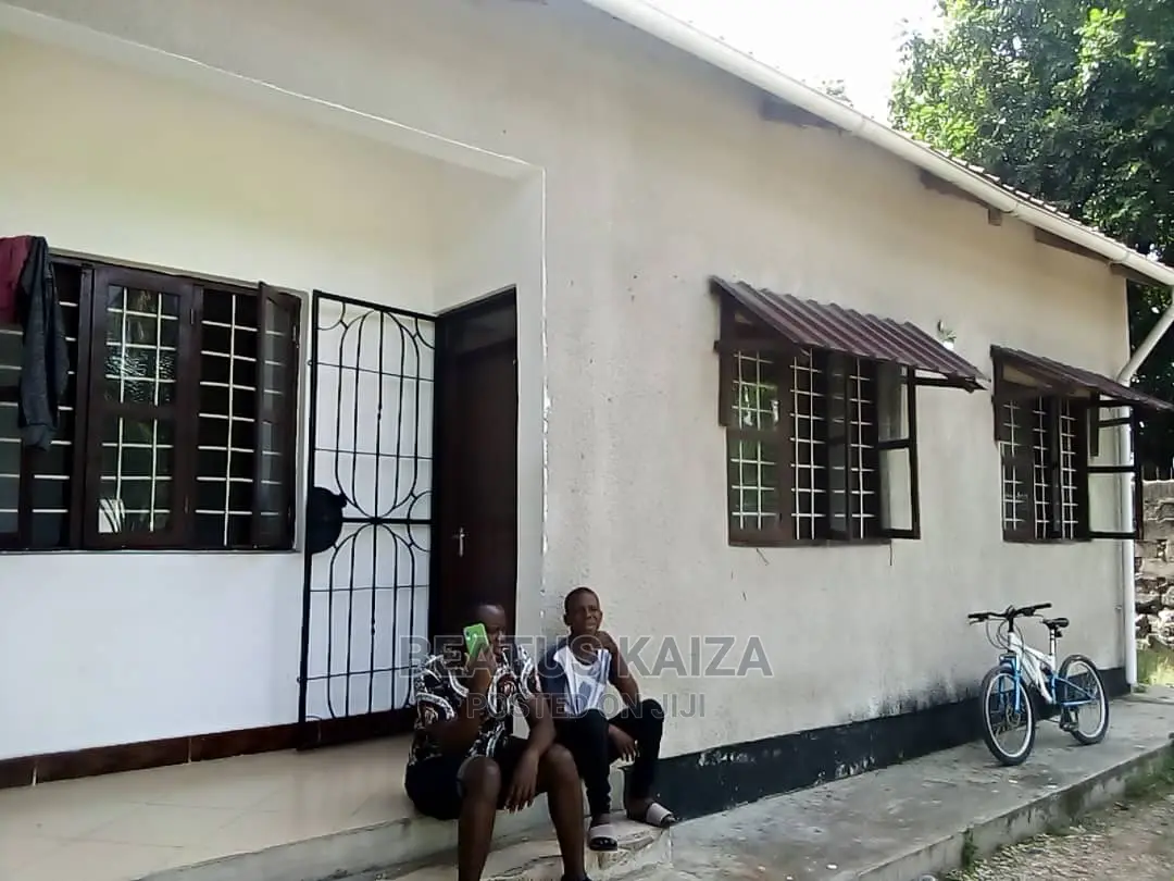 2bdrm House in Located Mikocheni for rent