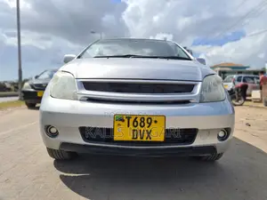 Toyota IST 2006 Silver
