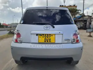 Toyota IST 2006 Silver