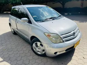 Toyota IST 2004 Silver