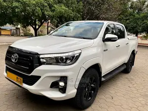 Toyota Hilux 2018 White
