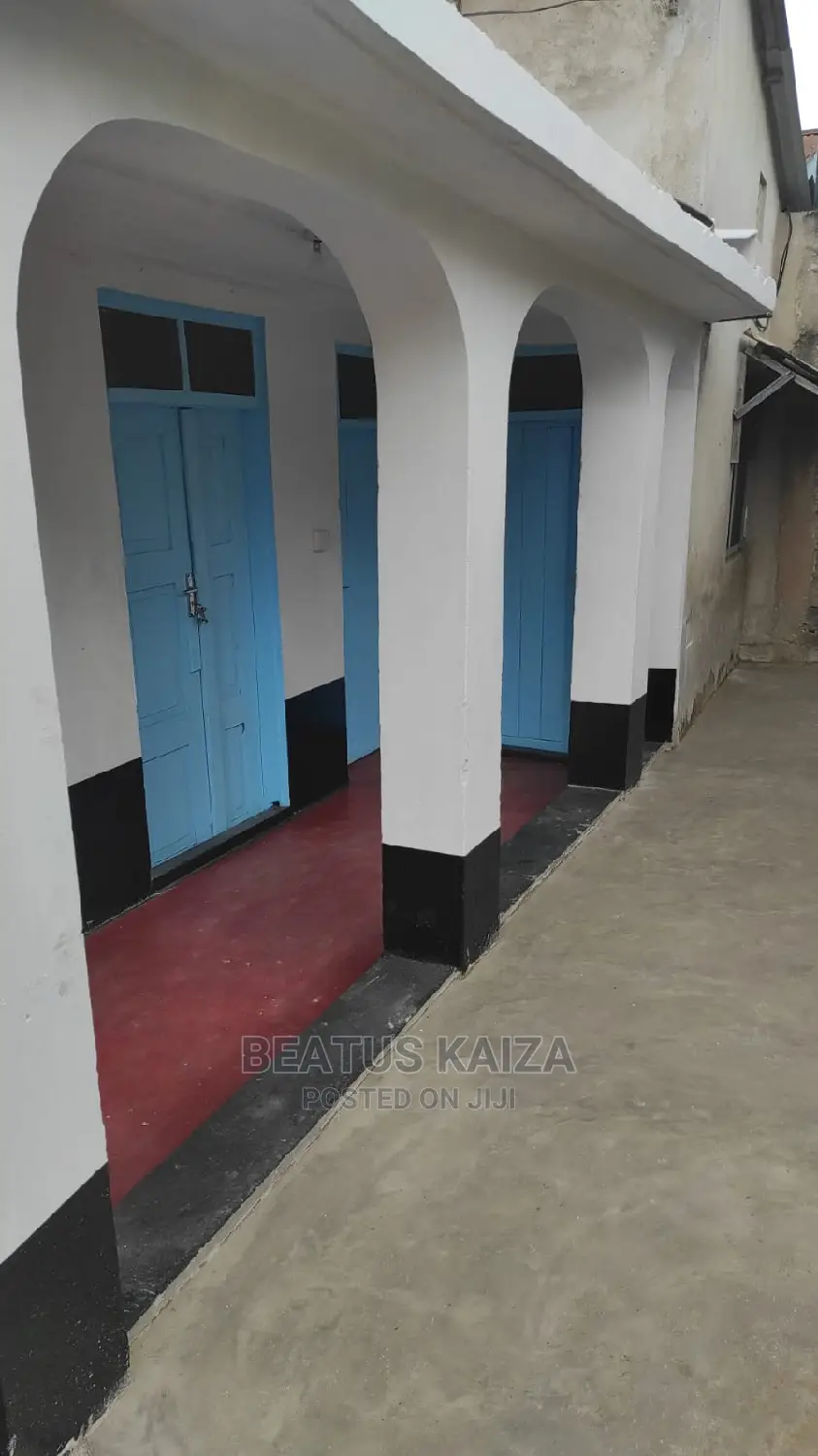 6bdrm House in Mikocheni Near By for rent