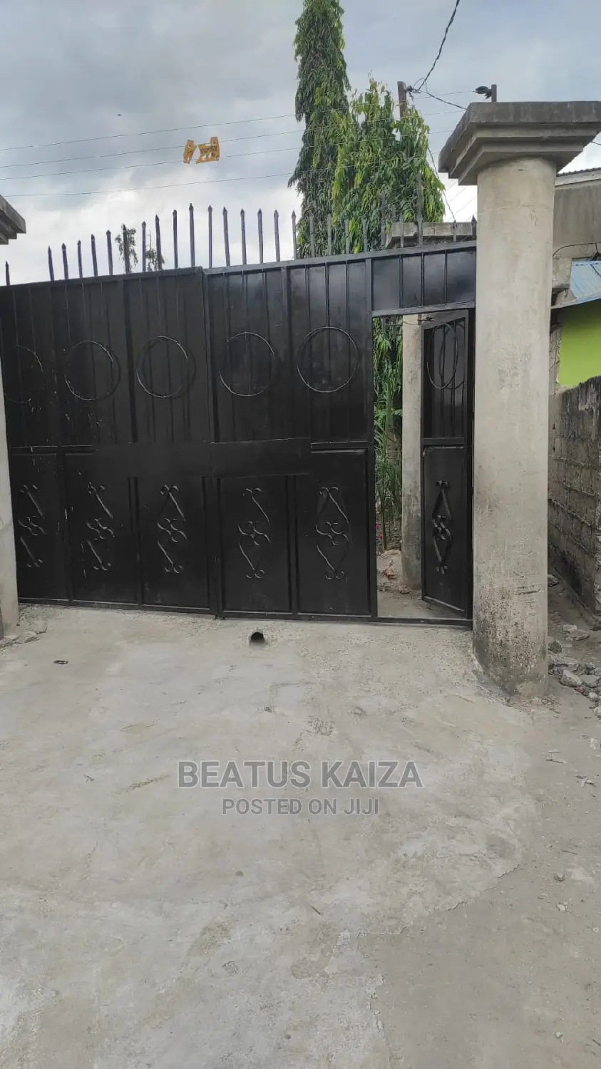 6bdrm House in Mikocheni Near By for rent
