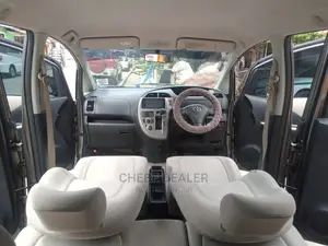 Toyota Ractis 2006 1.3 FWD Gray