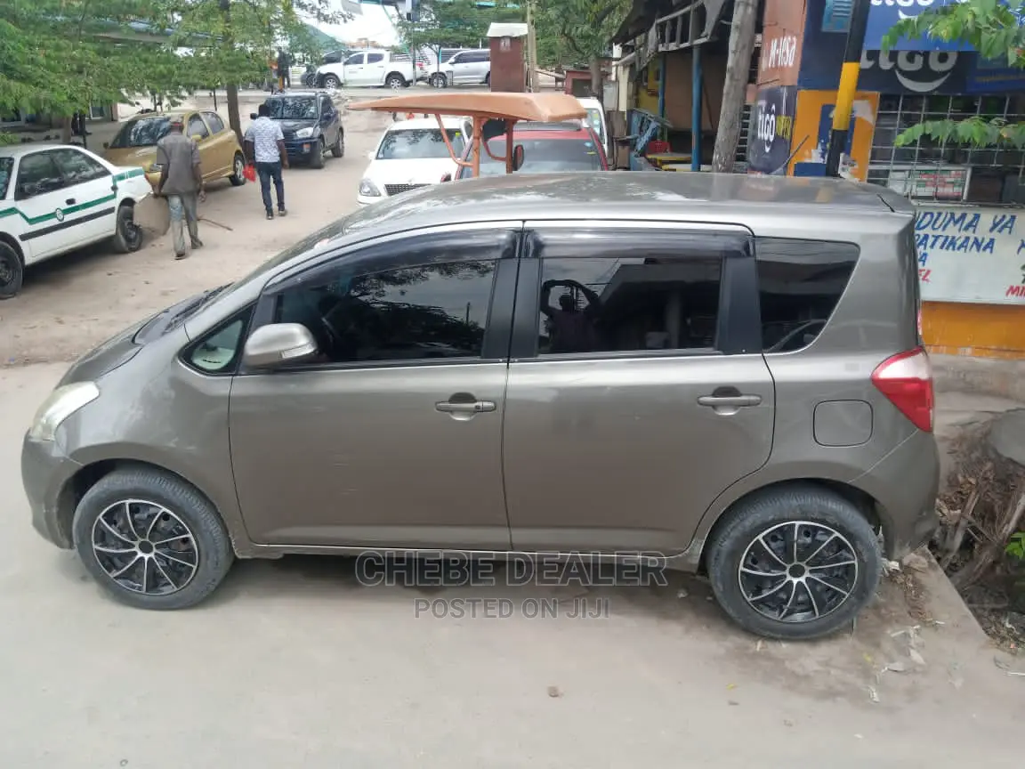 Toyota Ractis 2006 1.3 FWD Gray