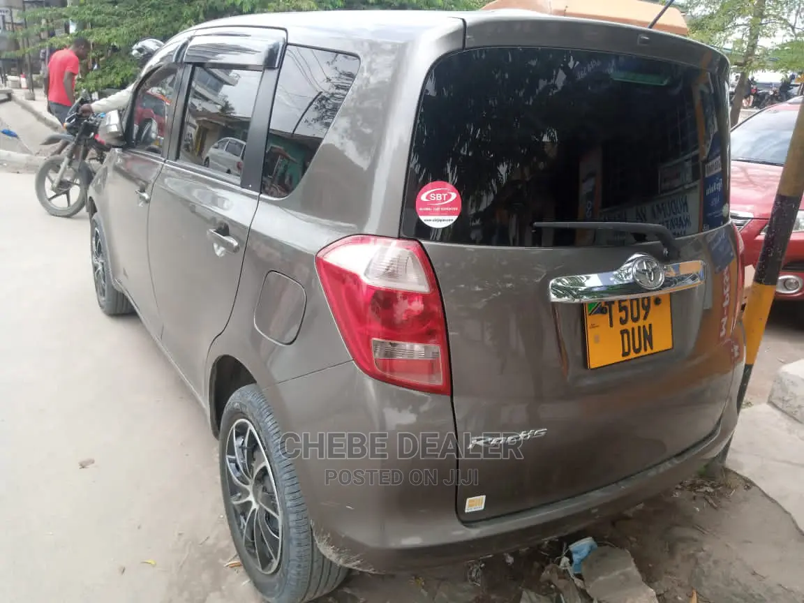 Toyota Ractis 2006 1.3 FWD Gray
