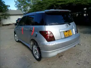 Toyota IST 2004 Silver