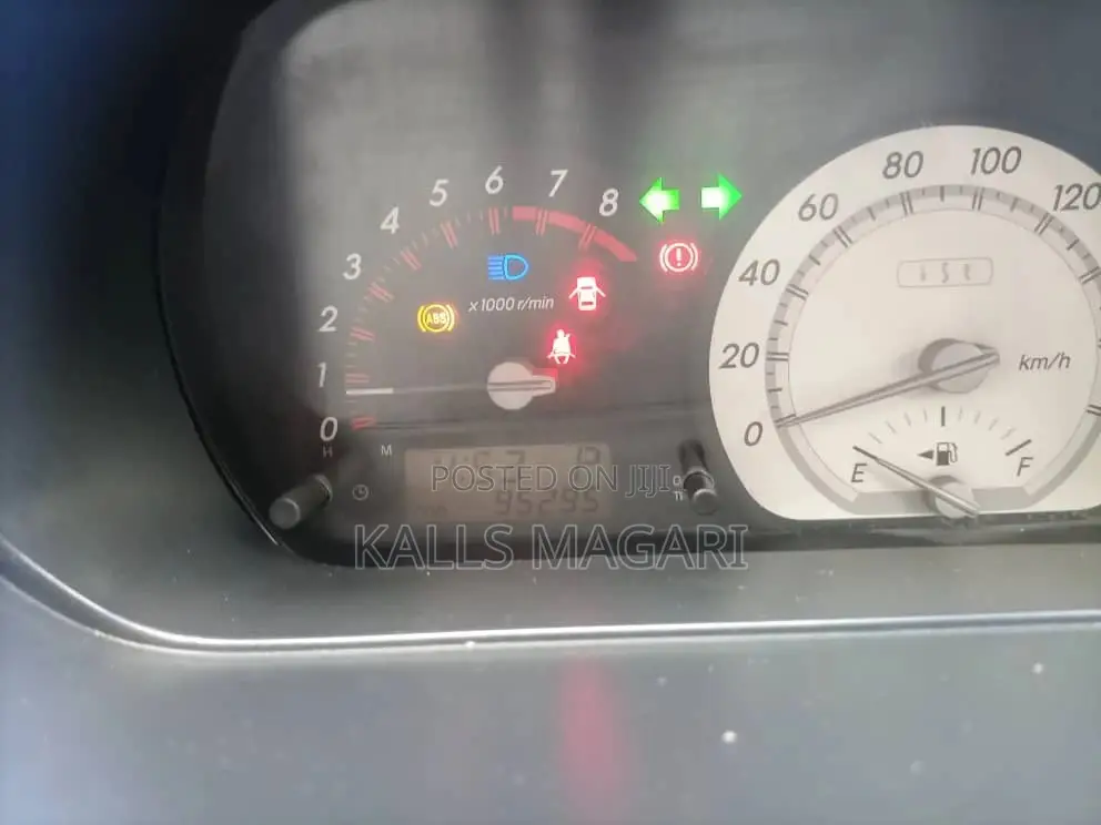 Toyota IST 2004 Silver