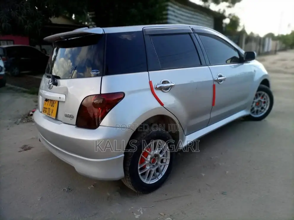 Toyota IST 2004 Silver
