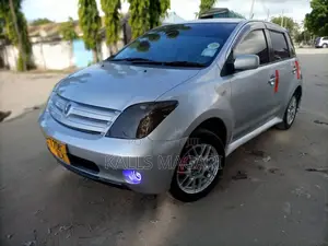 Toyota IST 2004 Silver