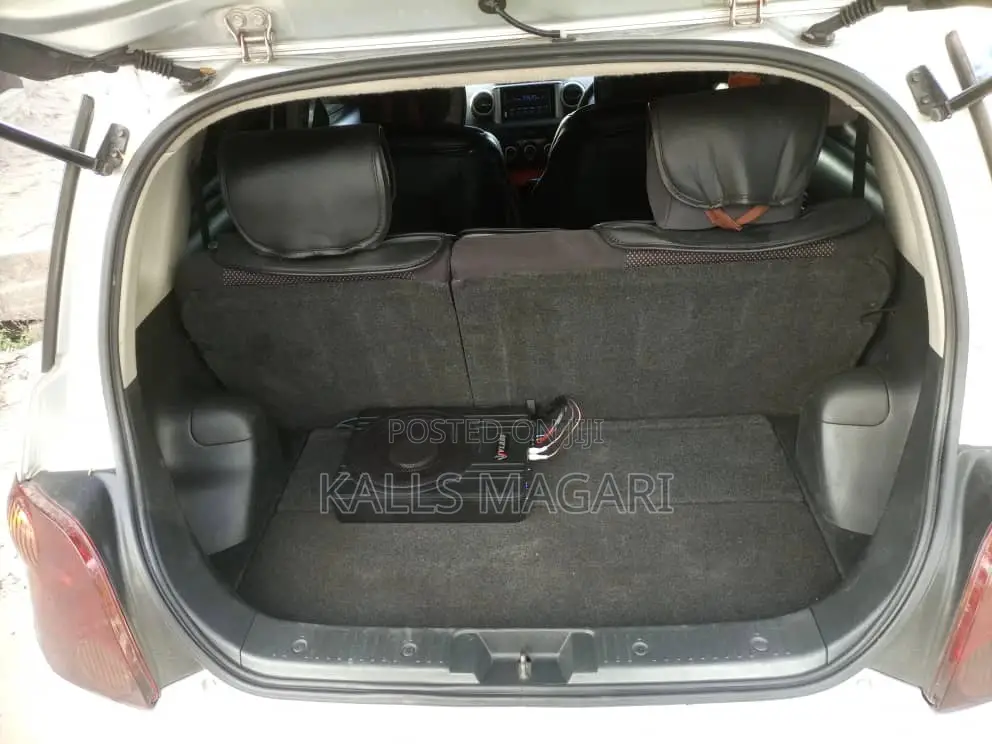 Toyota IST 2004 Silver