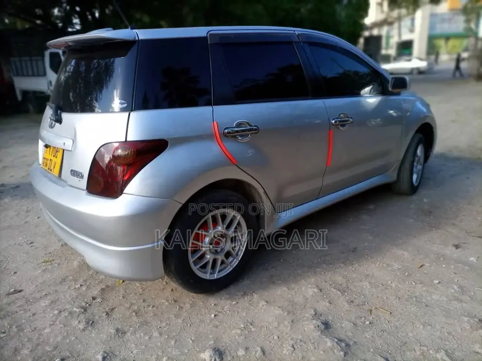 Toyota IST 2004 Silver