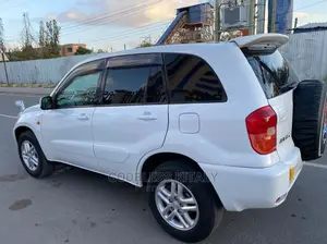 Toyota RAV4 2001 White