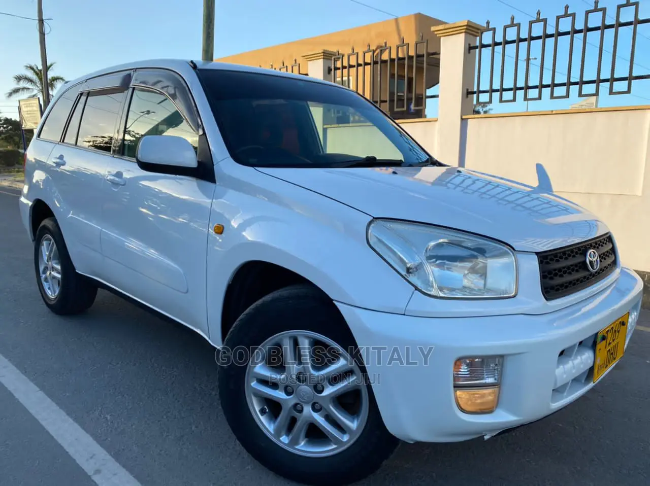 Toyota RAV4 2001 White