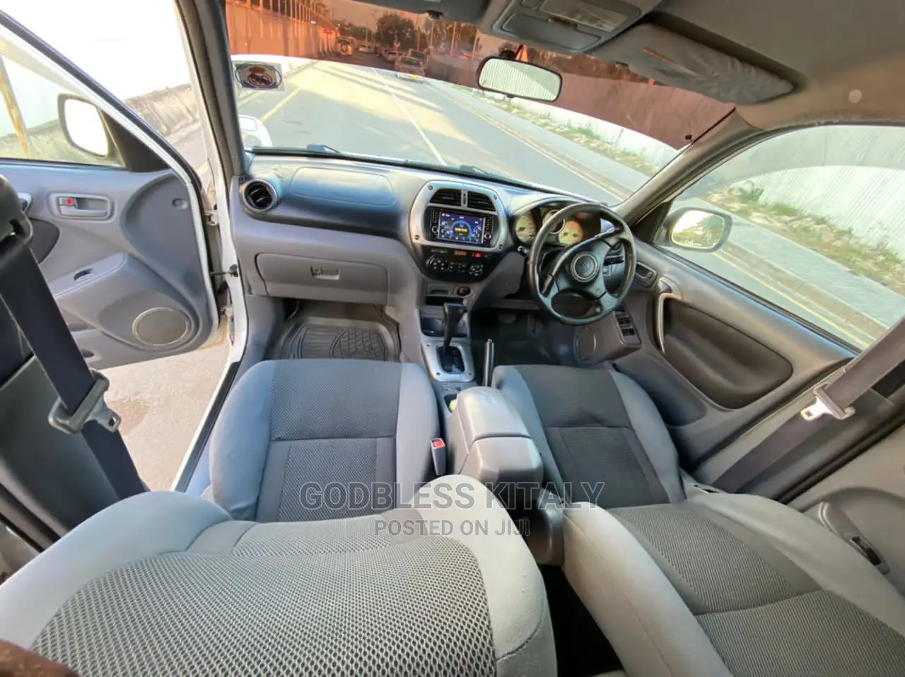 Toyota RAV4 2001 White