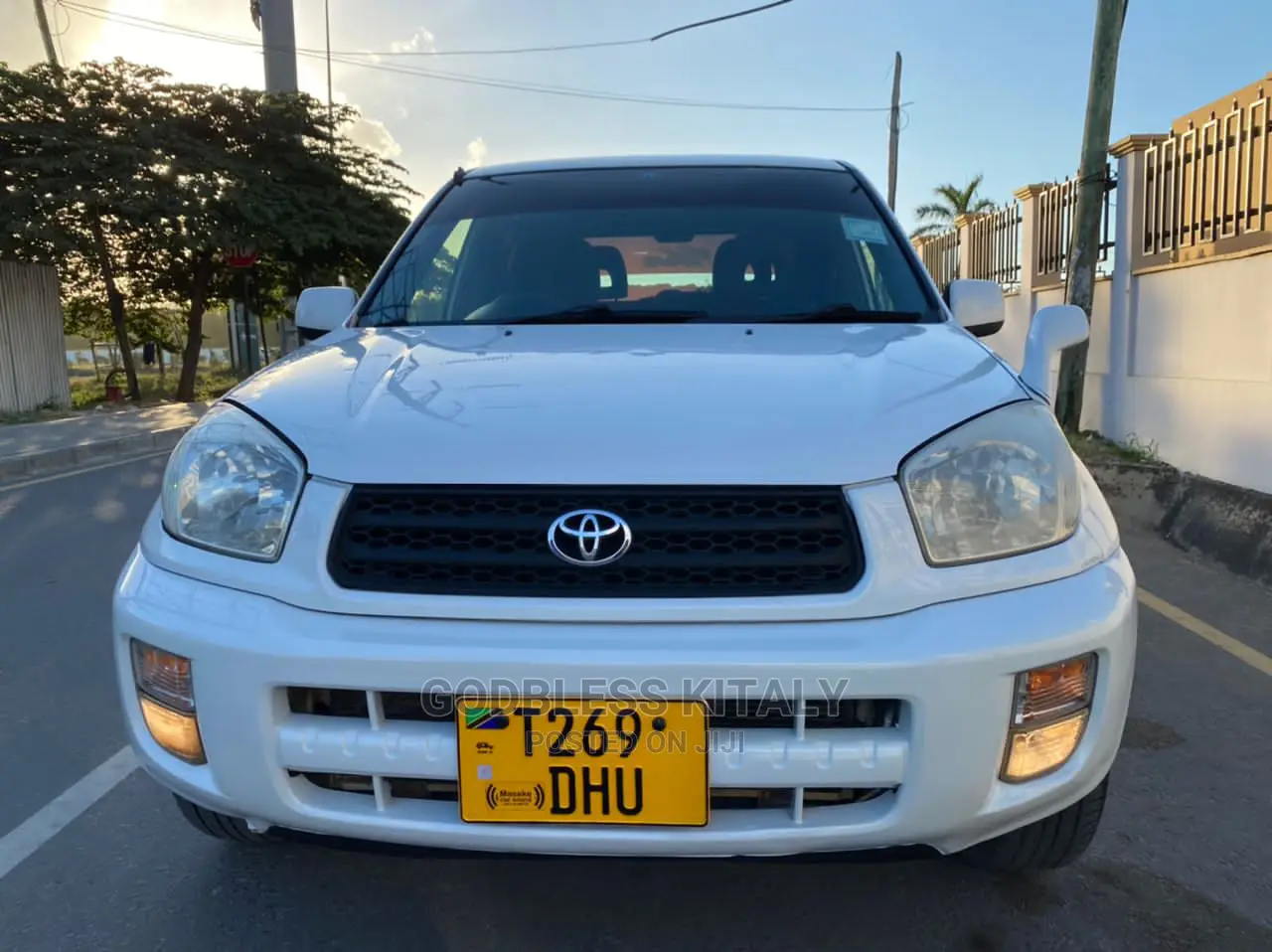 Toyota RAV4 2001 White