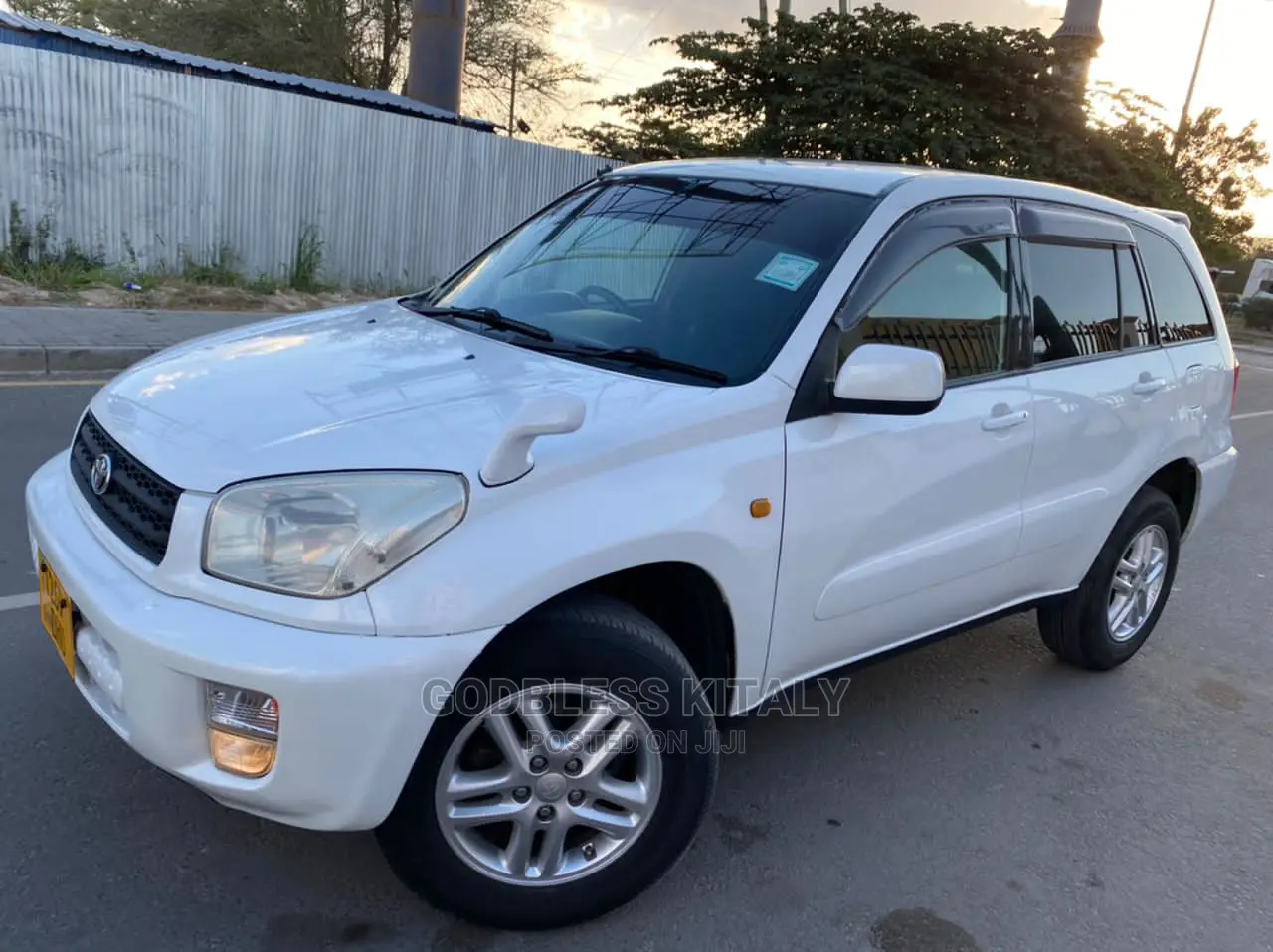 Toyota RAV4 2001 White