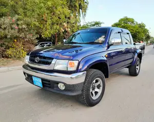 Toyota Hilux 2001 Blue