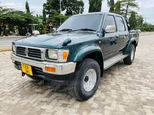 Toyota Hilux 1999 Green