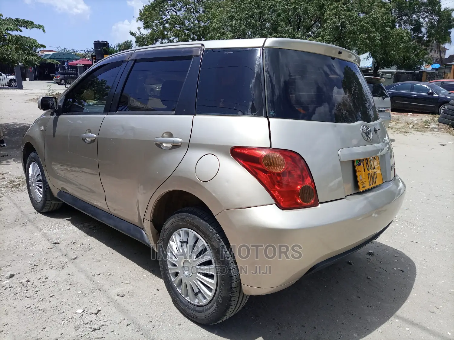 Toyota IST 2004 Gold