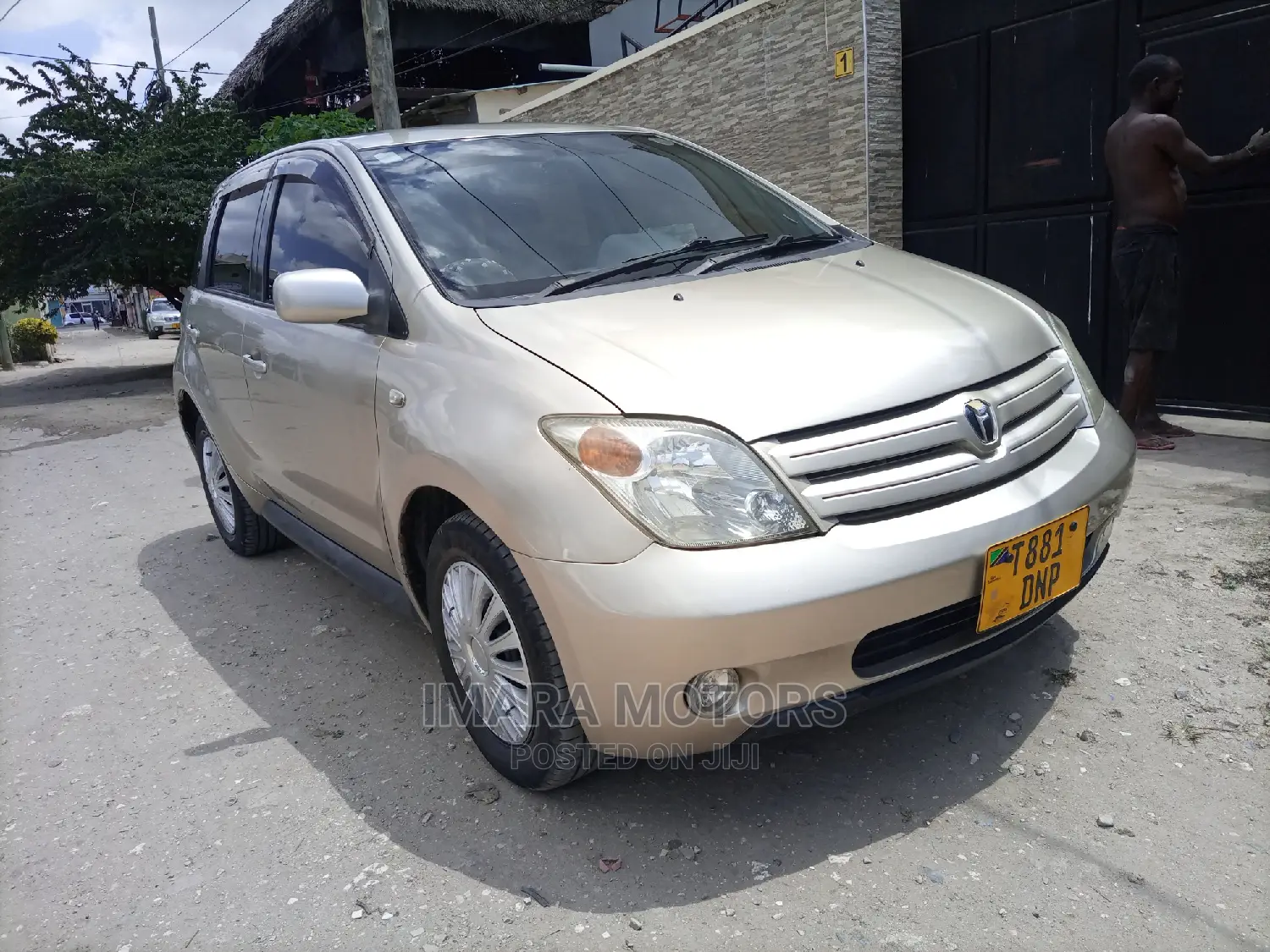 Toyota IST 2004 Gold