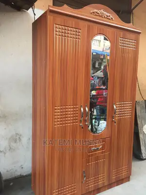Kabati La Nguo